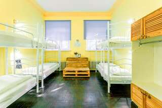 Хостелы FACTORY Hostel Киев Спальное место на двухъярусной кровати в общем 8-местном номере-1