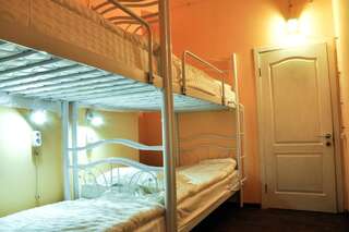 Хостелы FACTORY Hostel Киев Спальное место на двухъярусной кровати в общем четырехместном номере для женщин-2