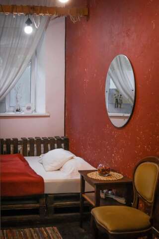 Хостелы FACTORY Hostel Киев Двухместный номер с 1 кроватью и общей ванной комнатой-5