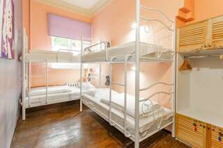 Хостелы FACTORY Hostel Киев Спальное место на двухъярусной кровати в общем четырехместном номере для женщин-5